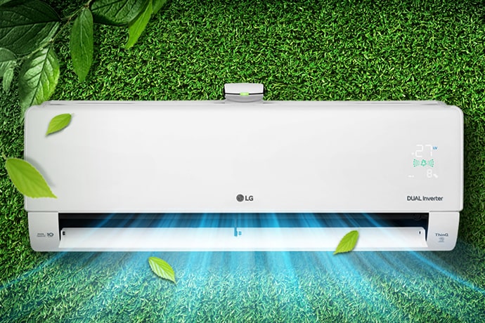  Ar-condicionado LG Dual Inverter em fundo verde com folhas, emitindo luz azul na parte inferior.