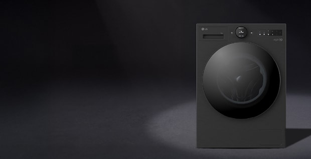 Det här är en bild på en svart tvättmaskin mot en svart bakgrund som lyfter fram dess AI-funktioner. Meddelandet lyder: *Få upp till 6 000 kr i rabatt med kupong när du beställer utvalda tvättprodukter.*